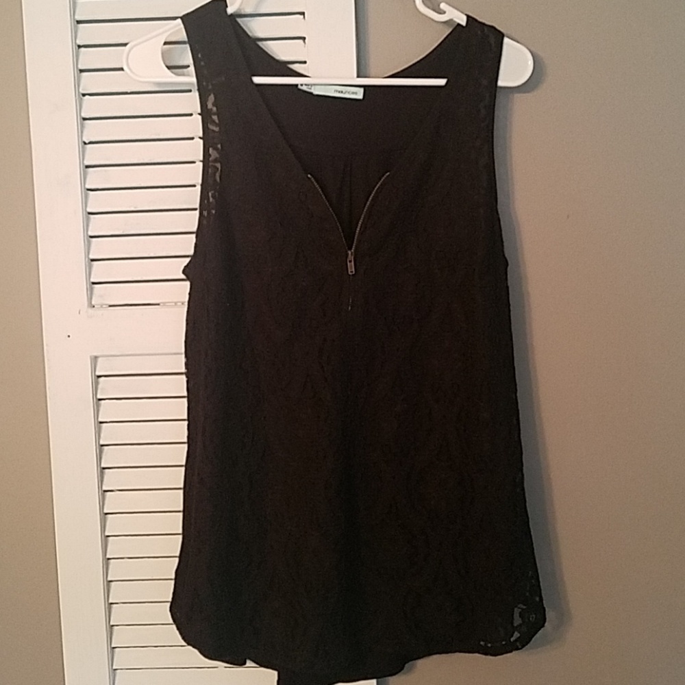 Black tank. Lace overlay front